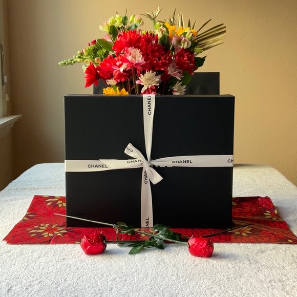 🌹 CHANEL LARGE POUCH WITH FOLDABLE TOTE BAG 🌹NWT🌹 - Picture 16 of 16